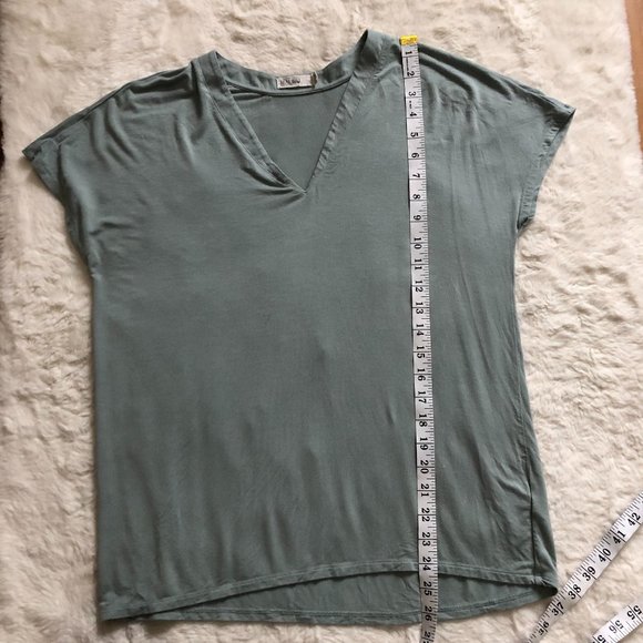 Barefoot dreams Malibu t-shirt light green size small - Picture 6 of 7